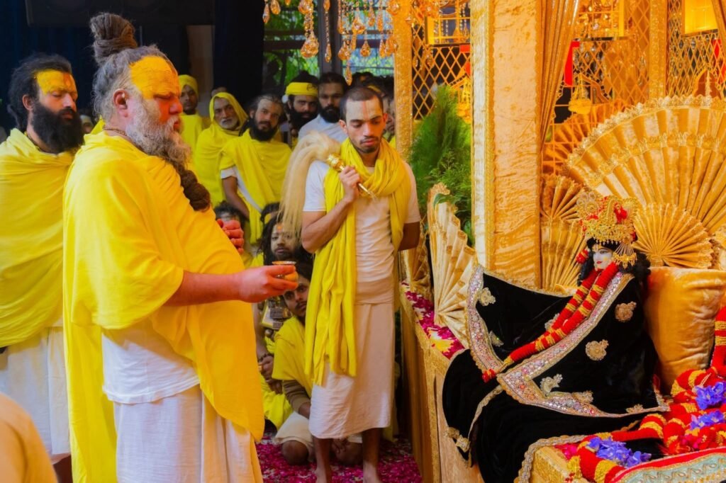 मोक्ष क्या है? कैसे पता चले कि अब दोबारा जन्म नहीं होगा? शास्त्रों और महापुरुषों के अनुसार मोक्ष के वास्तविक लक्षण जानें—मान–अपमान में समानता, सुख–दुःख में समभाव, कामनाओं का अंत और जीवनमुक्ति के संकेत।