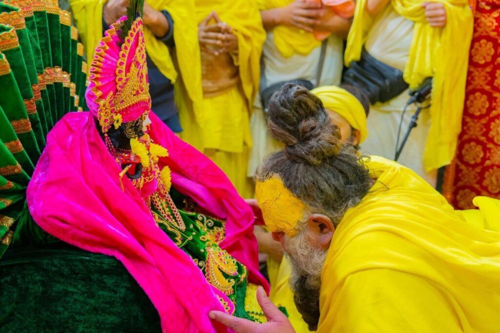 क्या आप जानते हैं कि संतों की असली ताकत क्या होती है? क्या चमत्कार ही संत की पहचान है? आज हम आपको Vrindavan के प्रसिद्ध संत Shri Premanand Ji Maharaj के सत्संग से जुड़ा एक बहुत ही रोचक प्रसंग बताने जा रहे हैं।